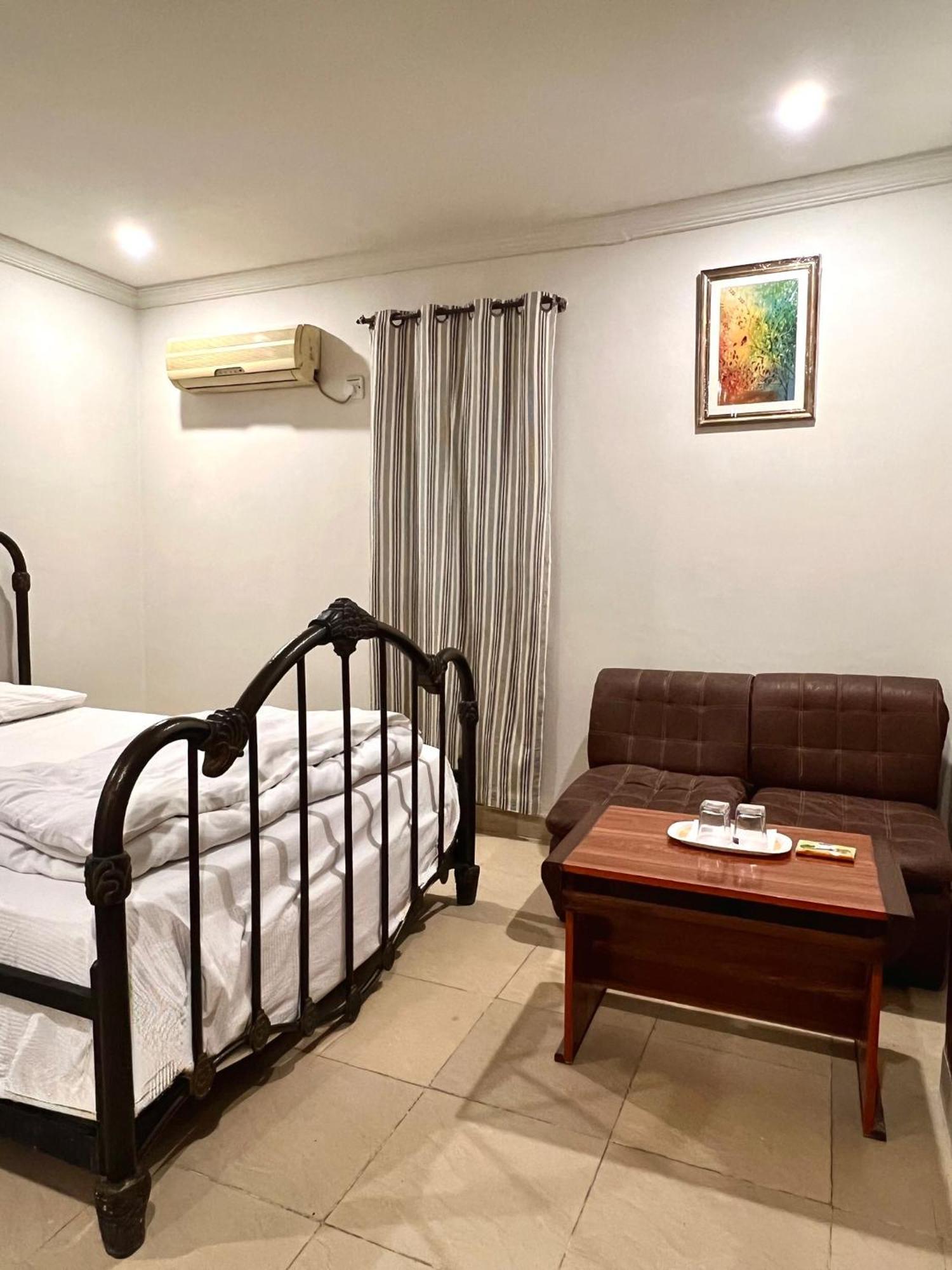 فندق Babar House فيصل آباد المظهر الخارجي الصورة